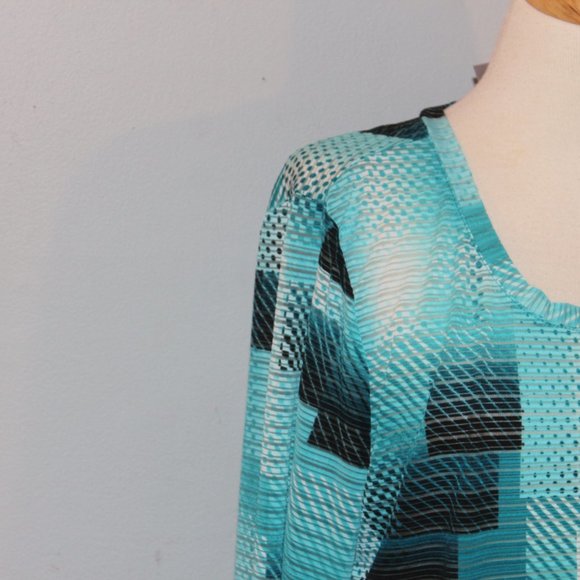 Chico's Easy Wear Size 2 Large Shades of Blue Shirt Top EUC - Picture 2 of 5